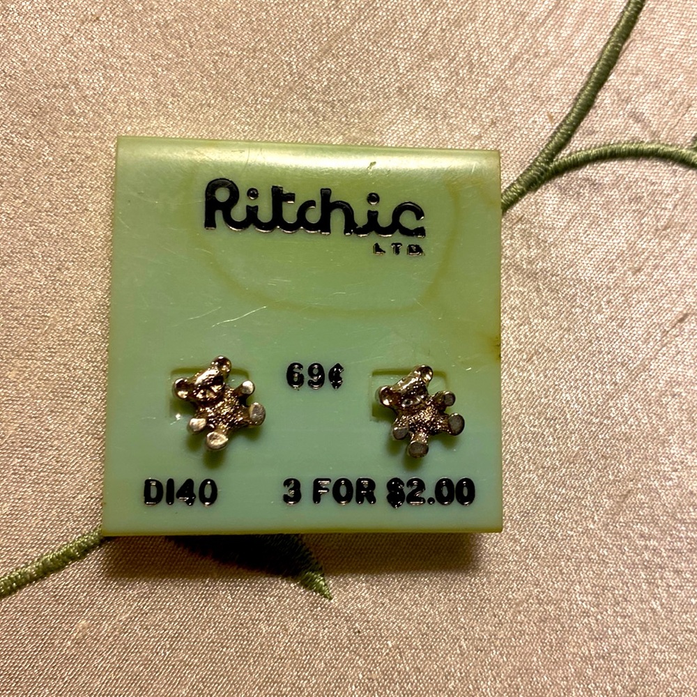 NEW 1980’s Tiny Silver Teddy Bear post earrings